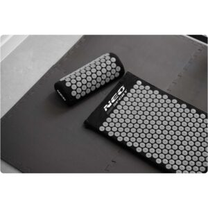 Mata do akupresury z kolcami Neo-Sport czarno-szara